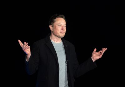 ماسك يطالب العائلات بمقاطعة "نتفليكس"