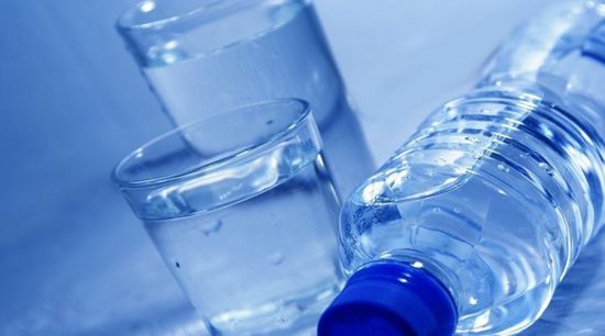 واقعة تسمم.. سلطنة عمان تحظر استيراد المياه المعبأة من إيران