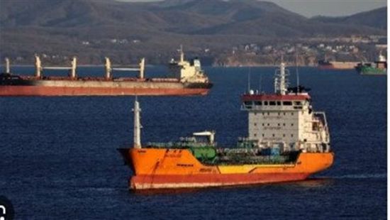 فرنسا تعترض سفينة يشتبه في انتمائها بأسطول الظل الروسي