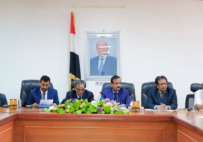 محافظ شبوة يوجه بتقييم تنفيذ تكليفات المكتب التنفيذي