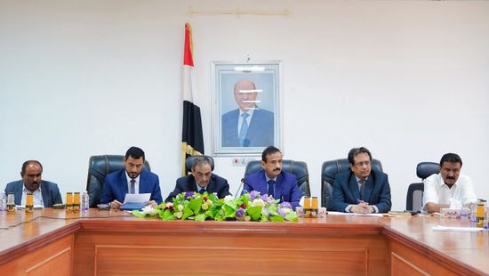 محافظ شبوة يوجه بتقييم تنفيذ تكليفات المكتب التنفيذي