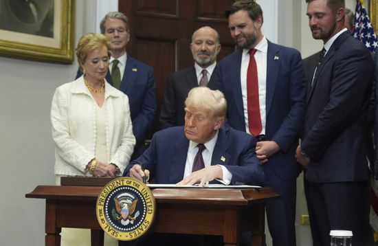 ترامب يهدد بفرض تعريفات على واردات الأثاث