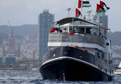 آخر سفينة في أسطول الصمود تواصل طريقها إلى غزة