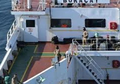 الناقلة التابعة للأسطول الشبح الروسي أبحرت بعد اعتراضها في فرنسا