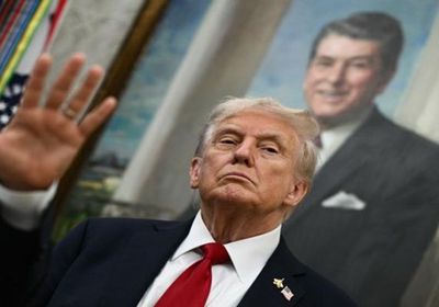 بعد رد حماس.. ترامب يطالب إسرائيل بوقف قصف غزة فورًا