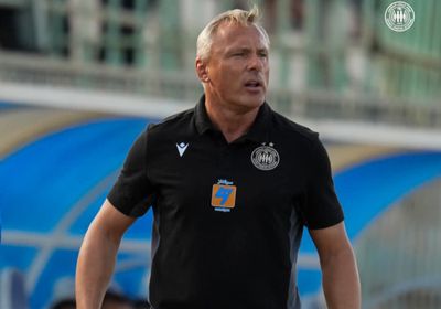 وفاق سطيف الجزائري يقيل مدربه الألماني أنطوان هاي