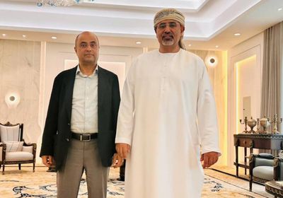 الرئيس الزُبيدي وبن بريك يبحثان القضايا الاقتصادية والخدمية