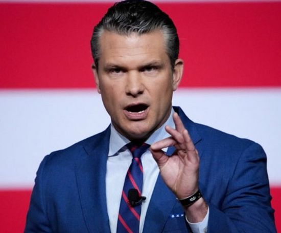 وزير الحرب الأمريكي يقرر إقالة رئيس أركان القوات البحرية