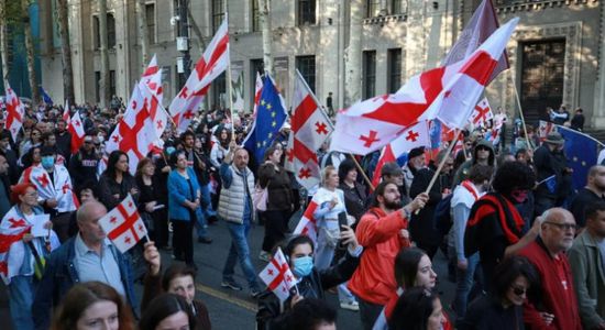 متظاهرون يقتحمون مقر إقامة رئيس جورجيا