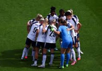 لاعبات توتنهام يغيرن طريقة التعبير عن رفض العنصرية