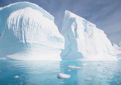 عاصفة ثلجية تتسبب في حصار نحو ألف شخص عند جبل إيفرست