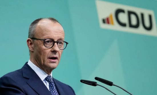 المستشار الألماني يجتمع مع قادة صناعة السيارات لضمان الوظائف