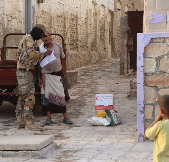 حملة لتوزيع سلال غذائية على الأسر في الحامي والمقد