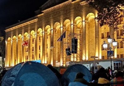 رئيس برلمان جورجيا يطالب الاتحاد الأوروبي بالاعتذار