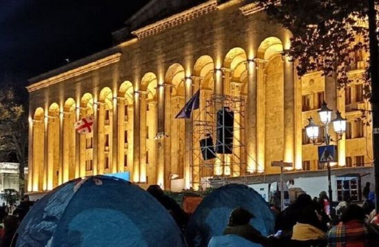 رئيس برلمان جورجيا يطالب الاتحاد الأوروبي بالاعتذار