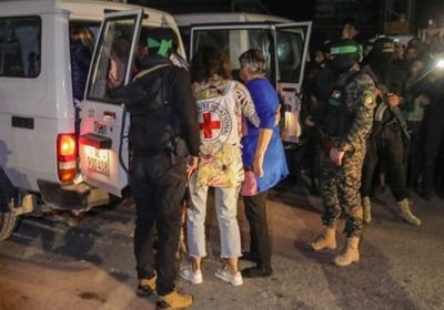 استعداداً لصفقة الرهائن.. إسرائيل تلتقي ممثل الصليب الأحمر