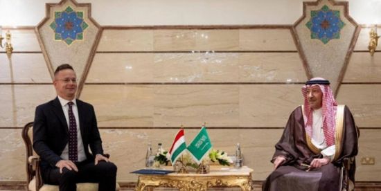 وليد الخريجي يلتقي وزير خارجية المجر في الكويت