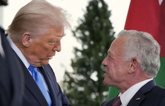 هاتفيًا مع ترامب.. عاهل الأردن يحذر من التصعيد بالضفة