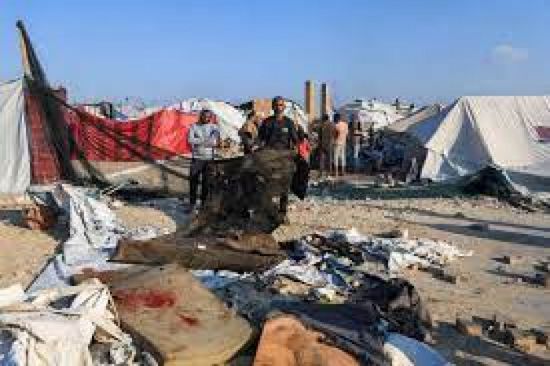 مقتل 3 فلسطينيين في انهيار جرف بحري على خيام النازحين