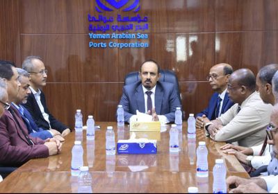 محافظ حضرموت يدعو لإنشاء لسان بحري بميناء المكلا