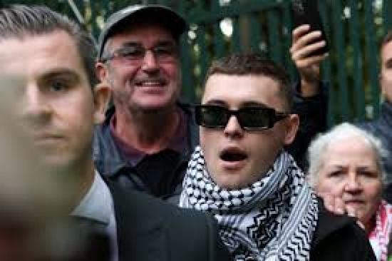 الطعن على حكم بإسقاط اتهامات بالإرهاب عن مغني فرقة نيكاب