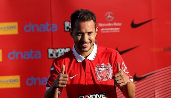 البرازيلي الدولي إيفرتون ريبيرو يكشف إصابته بالسرطان