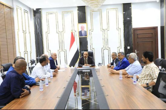 محافظ حضرموت ومؤسسة الكهرباء يبحثان احتياجات قطاع التوليد