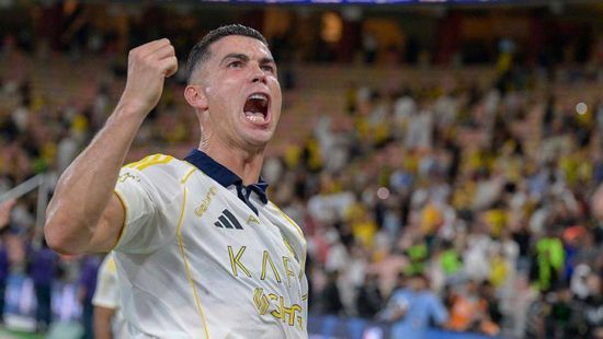 رونالدو أول ملياردير في عالم كرة القدم