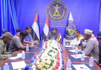 رئيس انتقالي وادي حضرموت يستقبل رؤساء النقابات العمالية