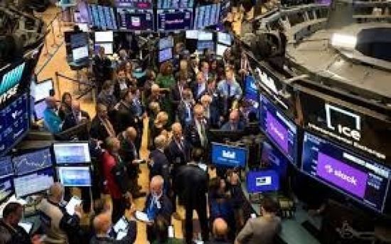 تباين أداء الأسهم الأمريكية مع ترقب محضر الفيدرالي