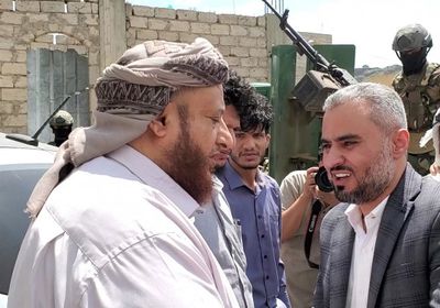 الشيخ يؤدي واجب العزاء بالفقيد كمال الجبني في الضالع