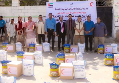 هلال الإمارات يوزع مساعدات غذائية على مرضى الأورام بشبوة