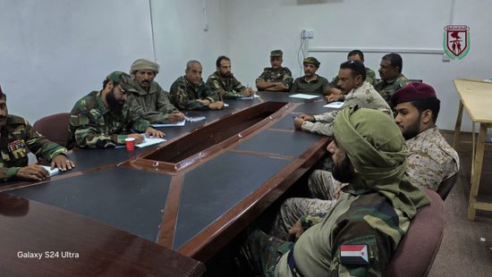قيادة دفاع شبوة تناقش أوضاع الجبهات ومستوى جاهزية الوحدات