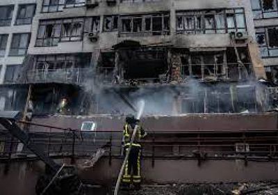 روسيا تستهدف بنايات سكنية ومواقع للطاقة في كييف