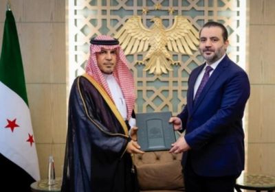 سفير السعودية لدى دمشق يسلم أوراق اعتماده