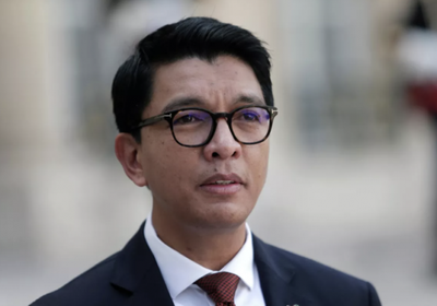 وسط تصاعد الاحتجاجات.. رئيس مدغشقر يغادر العاصمة أنتاناناريفو