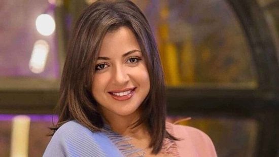 منى فاروق تطمئن جمهورها بعد تعرضها لعدوى فيروسية