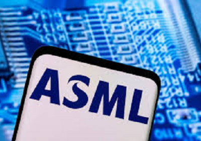 سهم "إيه إس إم إل" يتراجع بعد اتهامات بتصدير معدات للصين