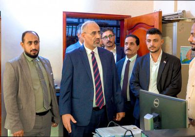 الرئيس الزُبيدي يتفقد سير العمل في أمانة "الانتقالي"