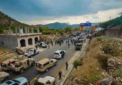 بالصور.. وصول موكب الرئيس الزُبيدي إلى محافظة الضالع