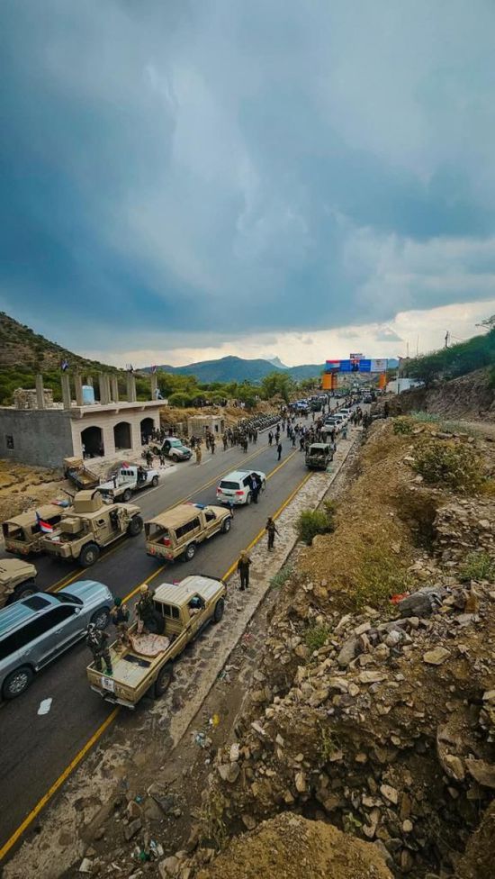 بالصور.. وصول موكب الرئيس الزُبيدي إلى محافظة الضالع