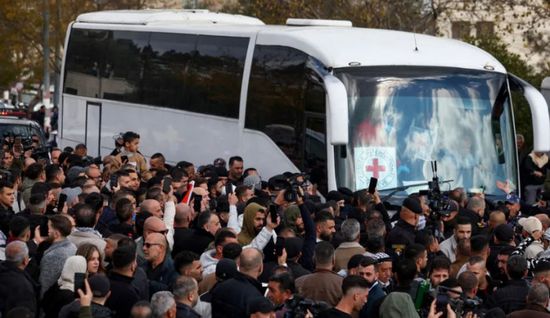 إسرائيل: الإفراج عن رهائننا أولاً