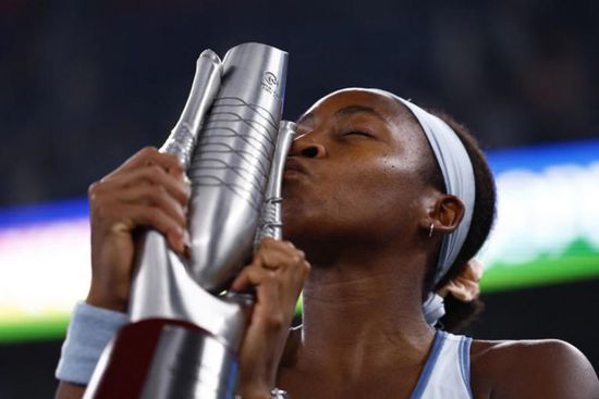 جوف تفوز ببطولة ووهان في نهائي أمريكي خالص أمام بيجولا