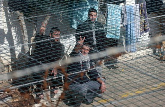 استعداداً لتنفيذ صفقة التبادل.. السجون الإسرائيلية ترفع حالة التأهب