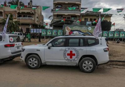       حافلات الصليب الأحمر تستعد لاستقبال الأسرى الفلسطينيين