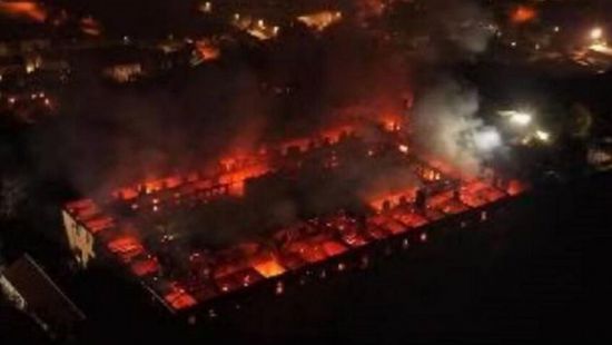 حريق ضخم يلتهم دير برناجا التاريخي بإيطاليا