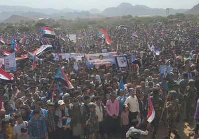 حشود غفيرة تواصل التوافد لموقع احتفالية أكتوبر بالضالع