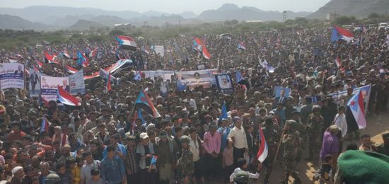 حشود غفيرة تواصل التوافد لموقع احتفالية أكتوبر بالضالع