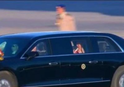 حديث جانبي بين الرئيس السيسى وترامب فى طريقه لمقر قمة شرم الشيخ