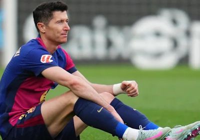 برشلونة يعلن إصابة ليفاندوفسكي في الفخذ